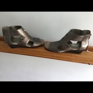 Leather sandals with stud embellishments